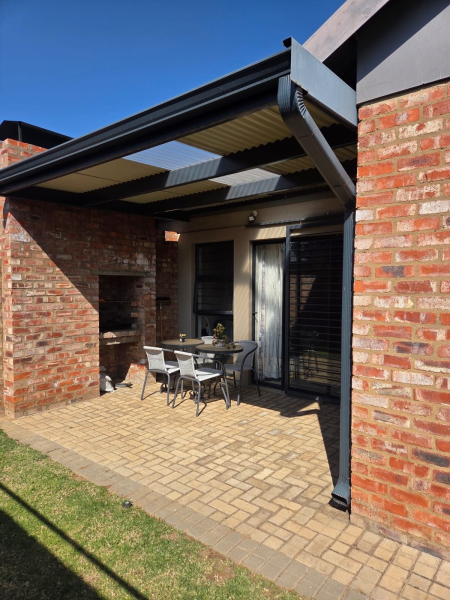 2 Bedroom Property for Sale in Van Der Hoff Park North West
